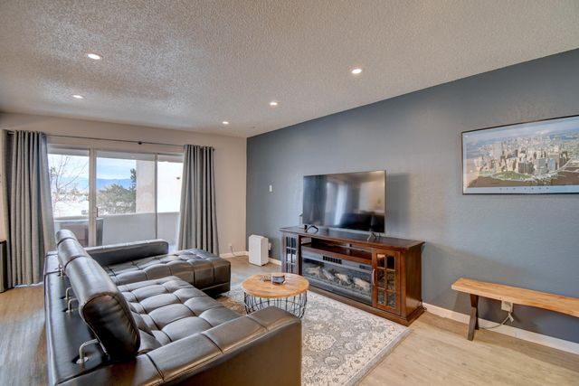 4713 COUNTRY CLUB Lane NW D-4, Albuquerque, NM 87114