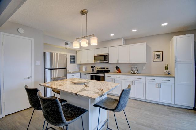 4713 COUNTRY CLUB Lane NW D-4, Albuquerque, NM 87114
