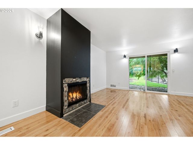 547 N HAYDEN BAY Dr, Portland, OR 97217