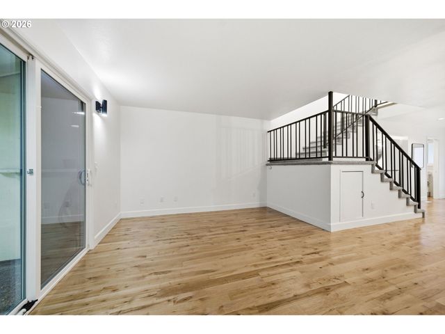 547 N HAYDEN BAY Dr, Portland, OR 97217