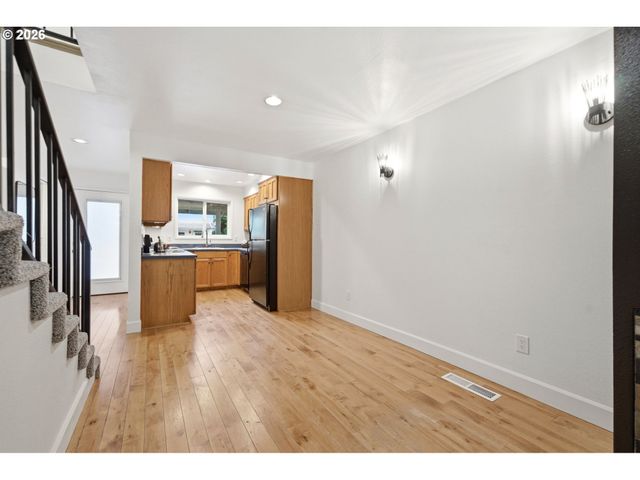 547 N HAYDEN BAY Dr, Portland, OR 97217