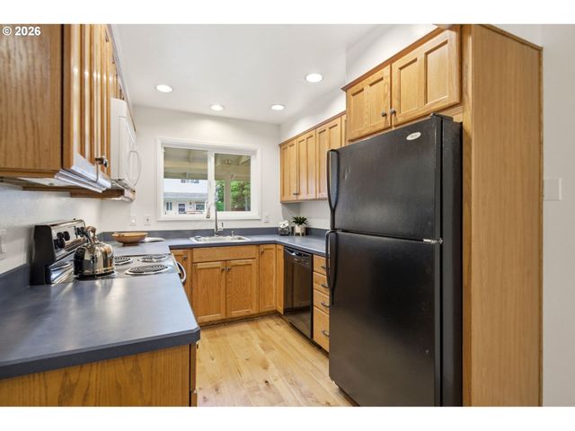 547 N HAYDEN BAY Dr, Portland, OR 97217