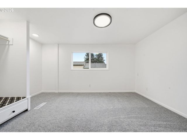 547 N HAYDEN BAY Dr, Portland, OR 97217