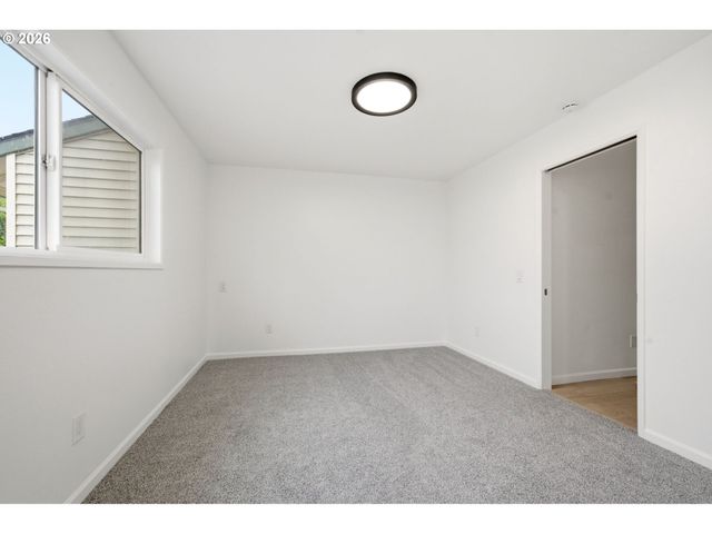 547 N HAYDEN BAY Dr, Portland, OR 97217
