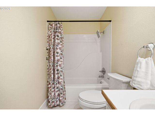 547 N HAYDEN BAY Dr, Portland, OR 97217