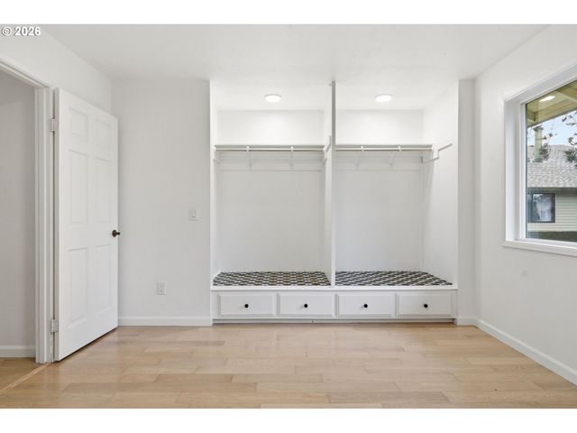 547 N HAYDEN BAY Dr, Portland, OR 97217