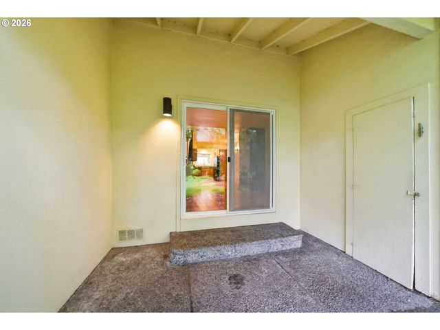 547 N HAYDEN BAY Dr, Portland, OR 97217