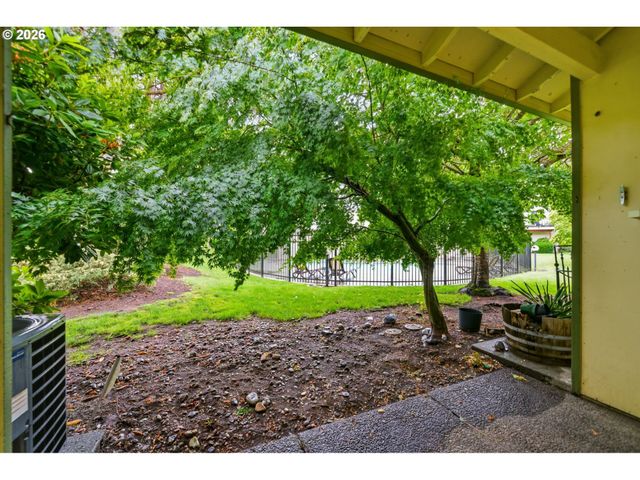 547 N HAYDEN BAY Dr, Portland, OR 97217