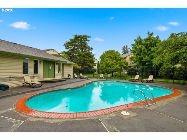 547 N HAYDEN BAY Dr, Portland, OR 97217