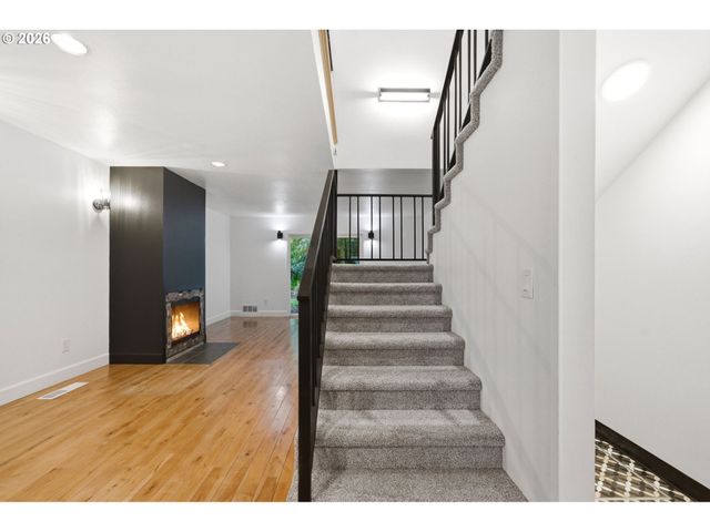 547 N HAYDEN BAY Dr, Portland, OR 97217