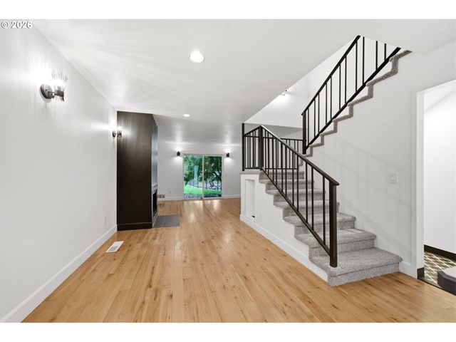 547 N HAYDEN BAY Dr, Portland, OR 97217