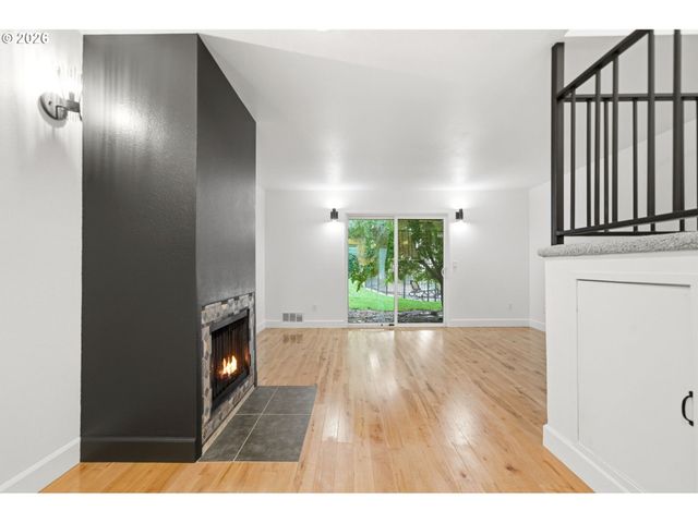 547 N HAYDEN BAY Dr, Portland, OR 97217