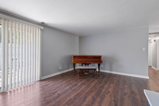 231 Webster Lane, Schaumburg, IL 60193