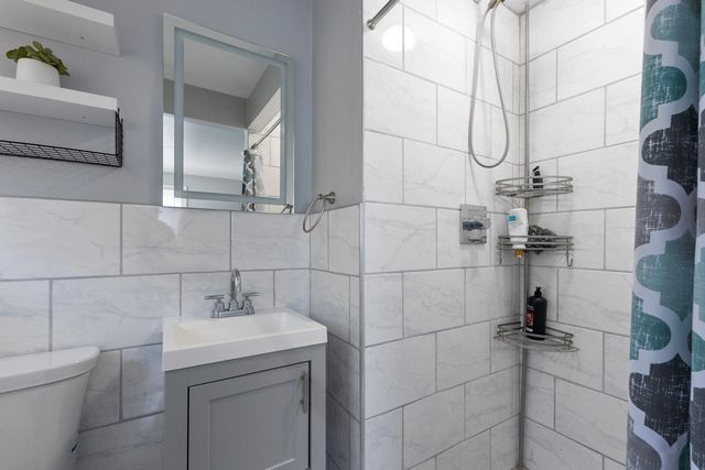 231 Webster Lane, Schaumburg, IL 60193