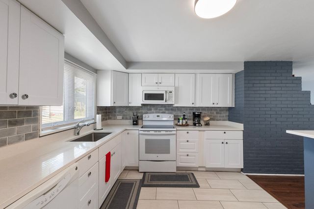 231 Webster Lane, Schaumburg, IL 60193