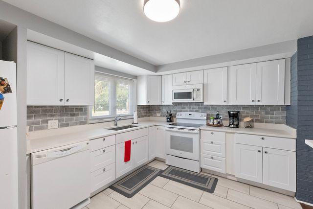 231 Webster Lane, Schaumburg, IL 60193