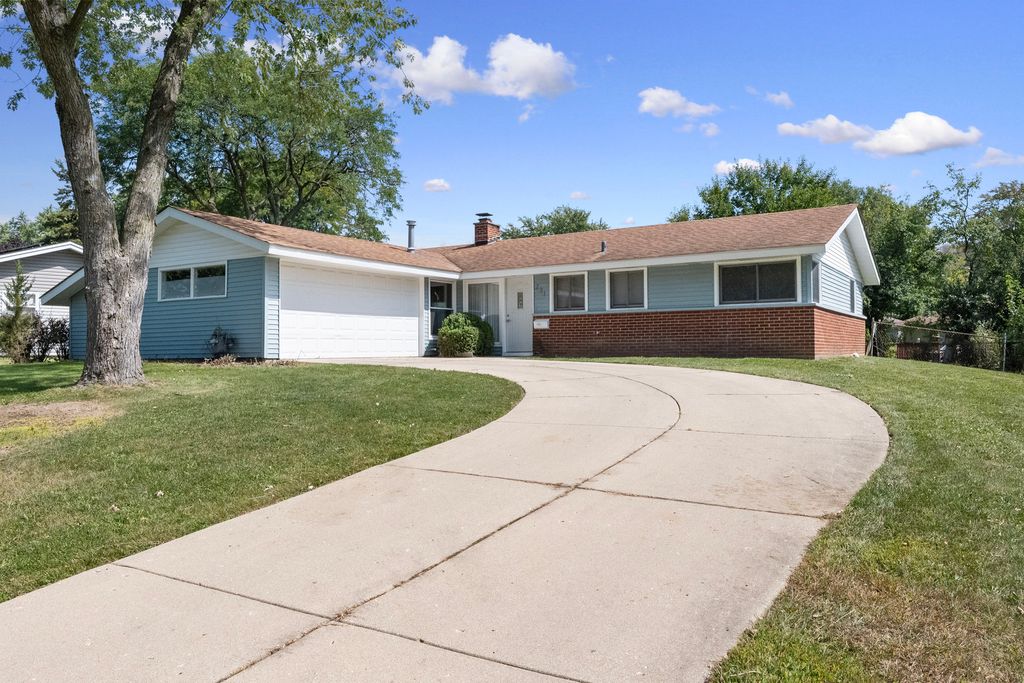 231 Webster Lane, Schaumburg, IL 60193