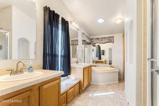 3526 W Rak Road, Douglas, AZ 85607