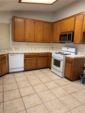 17378 Danbury, Hesperia, CA 92345
