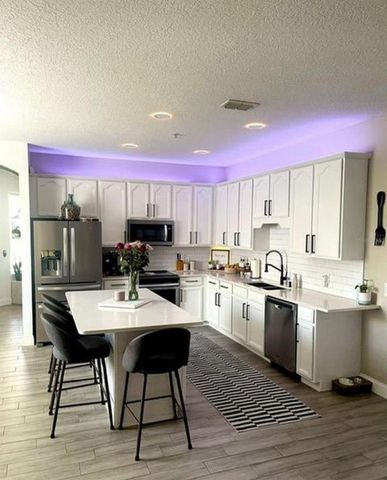 10400 EASTPARK WOODS DR, Orlando, FL 32832