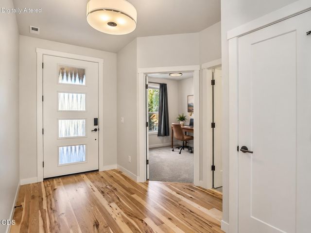 215 SW Cleveland Avenue, Bend, OR 97702