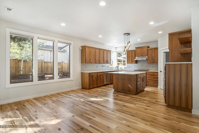 215 SW Cleveland Avenue, Bend, OR 97702
