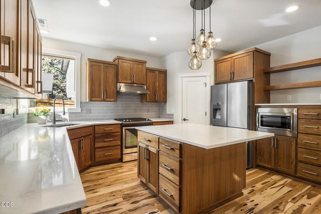215 SW Cleveland Avenue, Bend, OR 97702