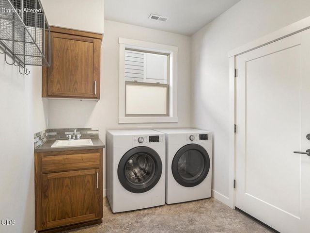 215 SW Cleveland Avenue, Bend, OR 97702