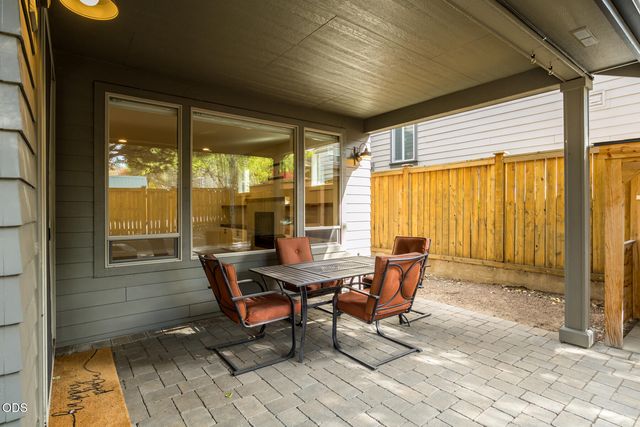 215 SW Cleveland Avenue, Bend, OR 97702