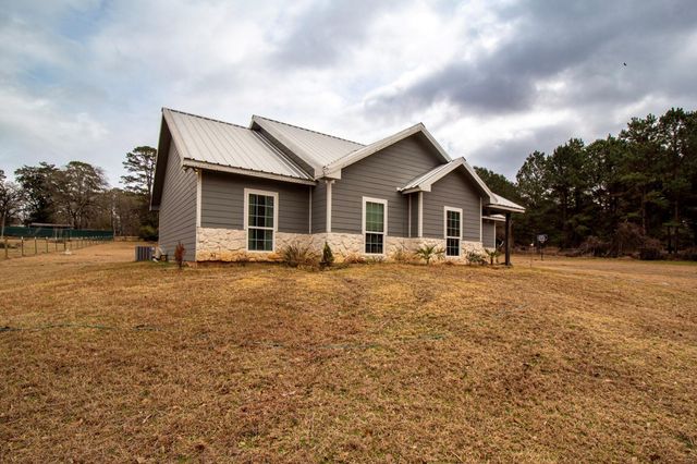 365 Running Deer Road, Grapeland, TX 75844