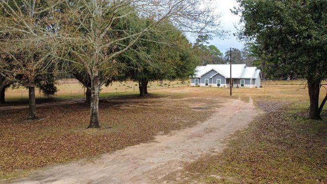 365 Running Deer Road, Grapeland, TX 75844