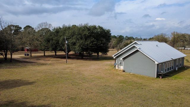 365 Running Deer Road, Grapeland, TX 75844