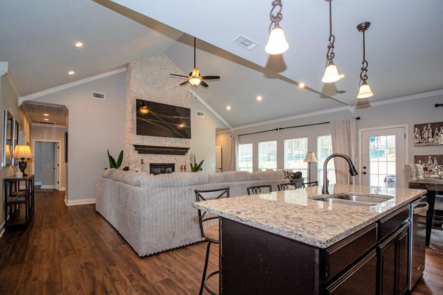 365 Running Deer Road, Grapeland, TX 75844