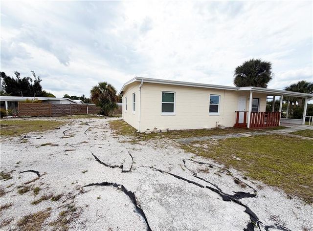 208 Martin DR NE, Port Charlotte, FL 33952
