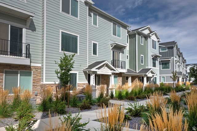 3944 N EAGLE POINT LN, Eagle Mountain, UT 84005