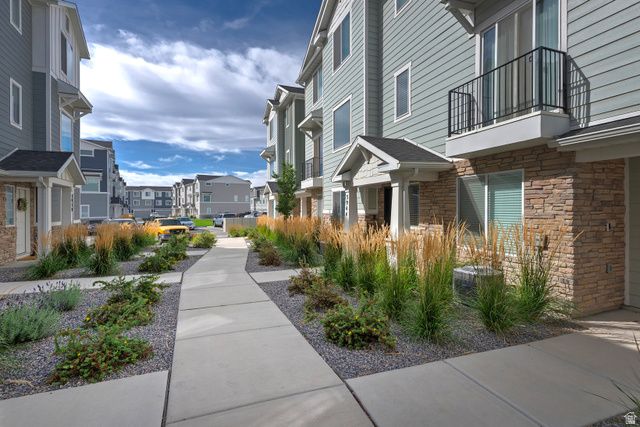 3944 N EAGLE POINT LN, Eagle Mountain, UT 84005