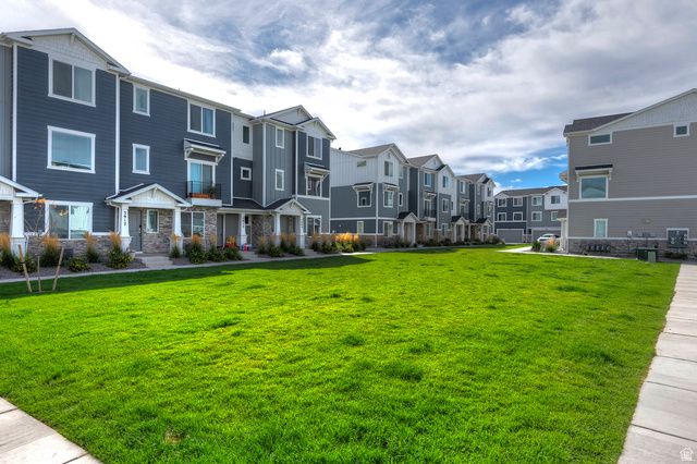 3944 N EAGLE POINT LN, Eagle Mountain, UT 84005