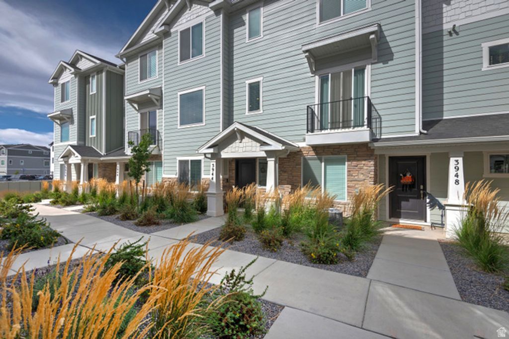 3944 N EAGLE POINT LN, Eagle Mountain, UT 84005