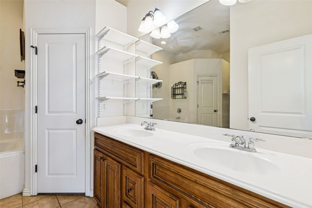 108 Falcons Eye Court, Weatherford, TX 76087