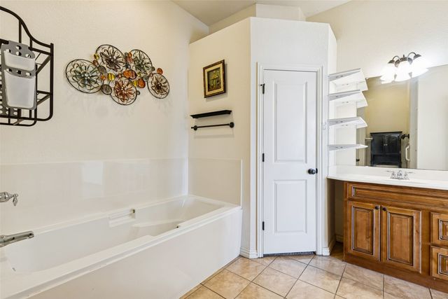 108 Falcons Eye Court, Weatherford, TX 76087