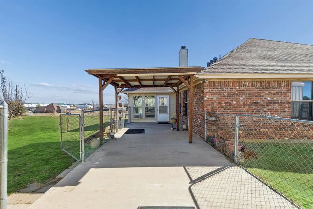 108 Falcons Eye Court, Weatherford, TX 76087