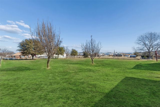 108 Falcons Eye Court, Weatherford, TX 76087