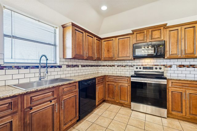 108 Falcons Eye Court, Weatherford, TX 76087