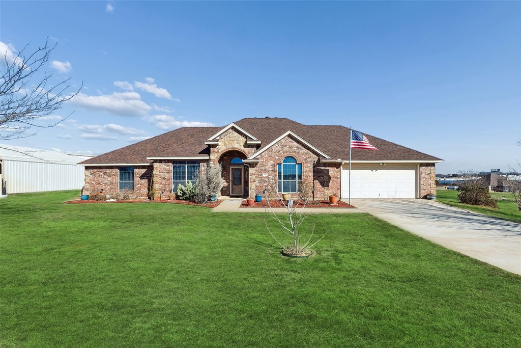 108 Falcons Eye Court, Weatherford, TX 76087