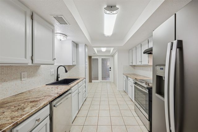 930 Shady Creek Lane, Bedford, TX 76021