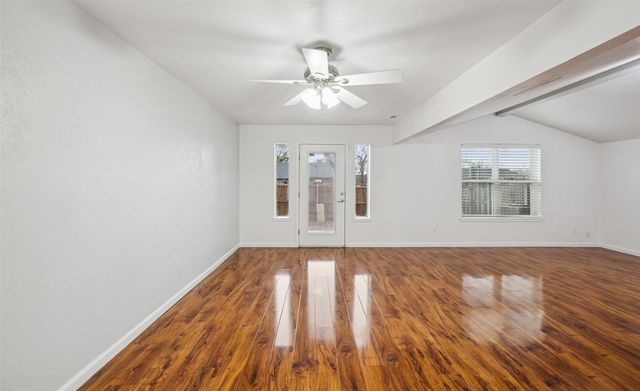 930 Shady Creek Lane, Bedford, TX 76021