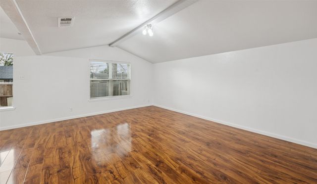 930 Shady Creek Lane, Bedford, TX 76021