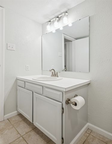 930 Shady Creek Lane, Bedford, TX 76021