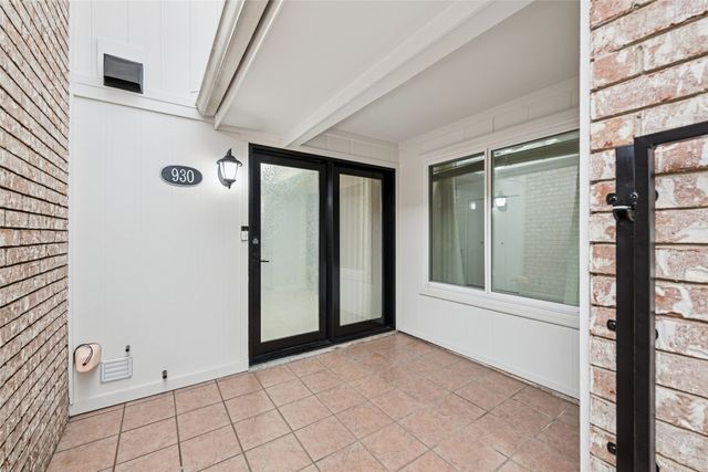 930 Shady Creek Lane, Bedford, TX 76021