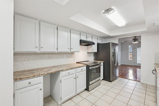 930 Shady Creek Lane, Bedford, TX 76021